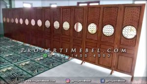 Tabir Pembatas Shaf Mushola Kayu Jati Murah